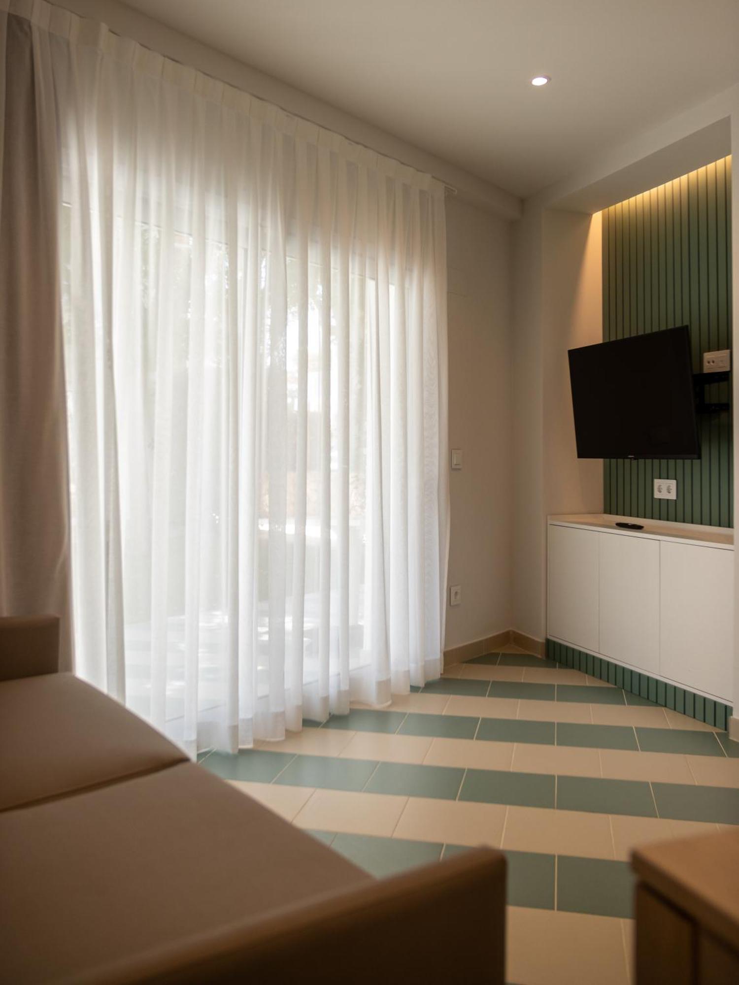 Apartamentos Sunway Arizona Sitges Luaran gambar